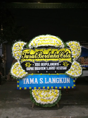Papan Bunga Duka di Maduran